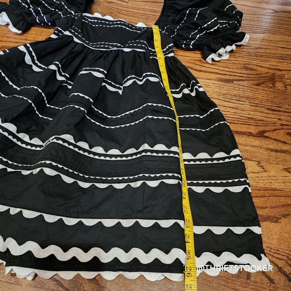 Vestique Black and White Puff Sleeve Dress - Picture 5 of 8